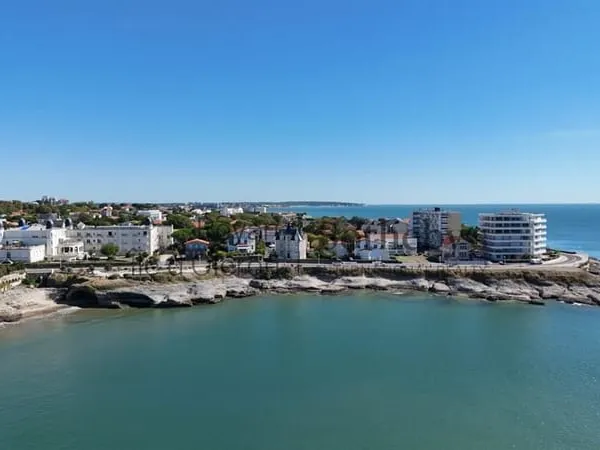 Appartement avec balcon et vue mer