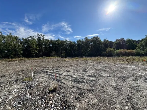 Terrain 650 m²