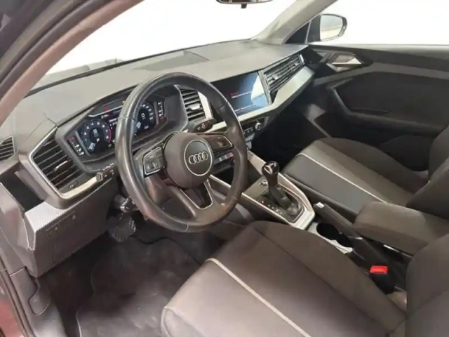 Audi A1 25 tfsi 95 ch s tronic 7 design — photo 9
