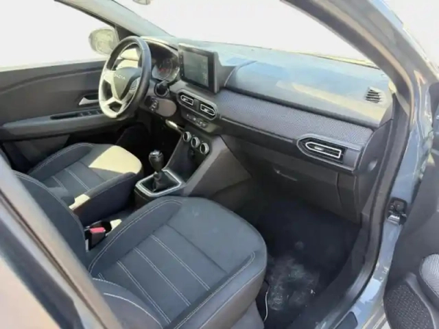 Dacia Sandero 1.0 tce 90ch journey — photo 29