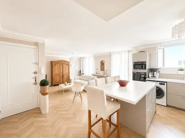 Appartement T3 entièrement rénové, quartier prisé, idéal in