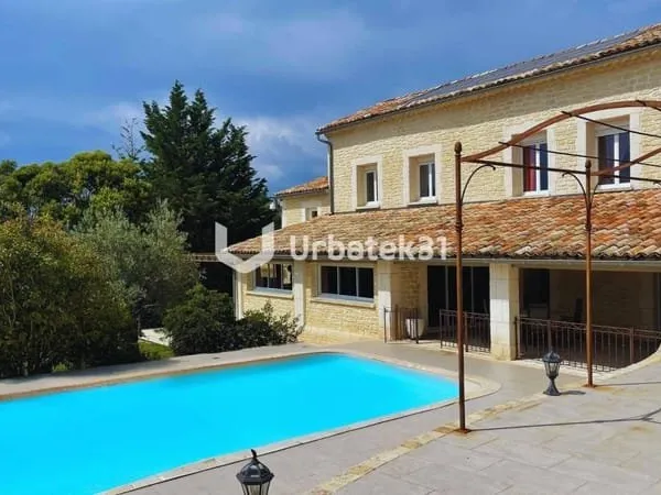 Maison 5 pièces 210 m²