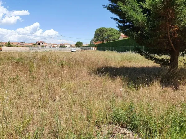 Terrain 617 m²