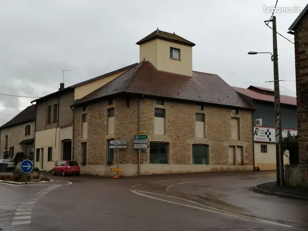 Local à Usages / Professionnel / Commercial / Bureaux