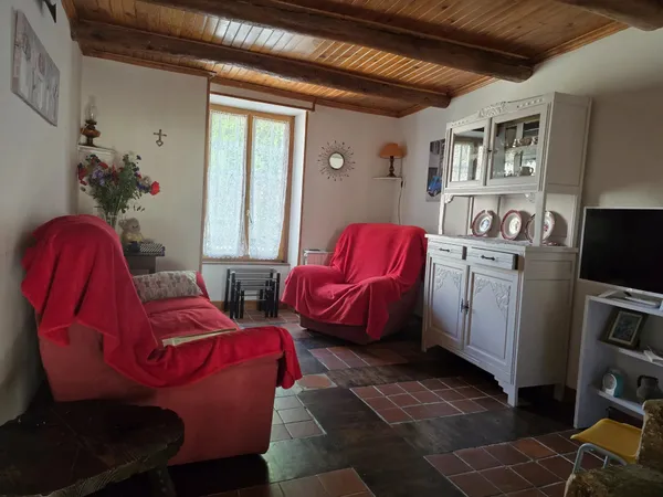 JOLIE MAISON DE VILLAGE DE CARACTERE