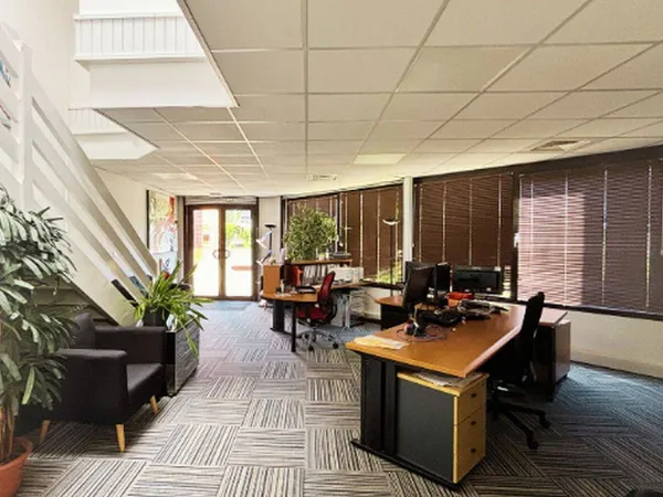 Bureaux 1143 m²