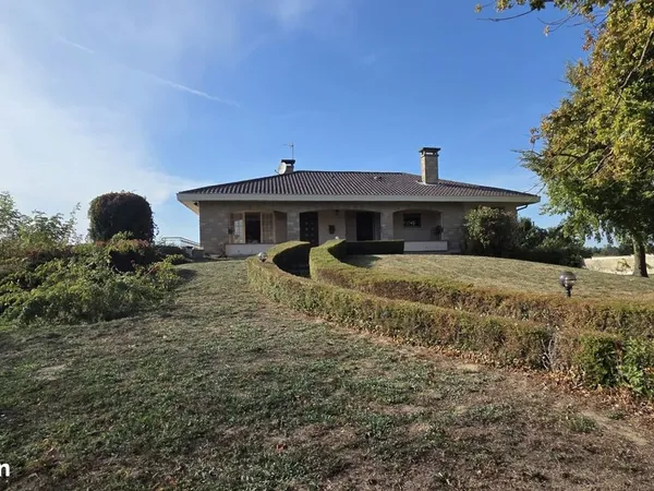 A VENDRE - Replonges - Maison familiale de 180 m² sur 5 000 m² de terrain