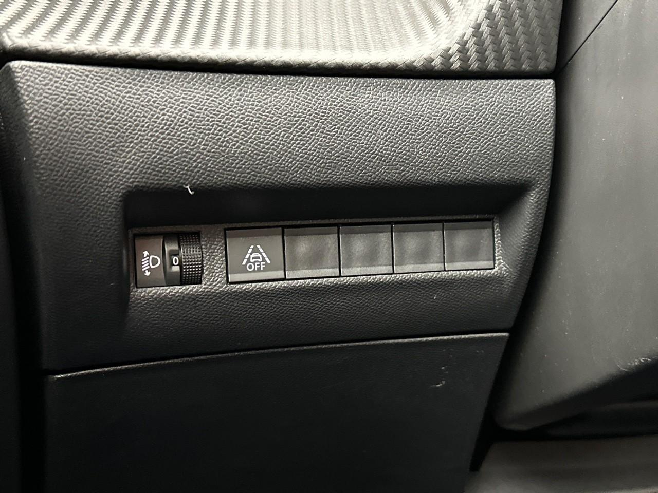 Peugeot 2008 puretech 130 s&s eat8 allure — photo 16