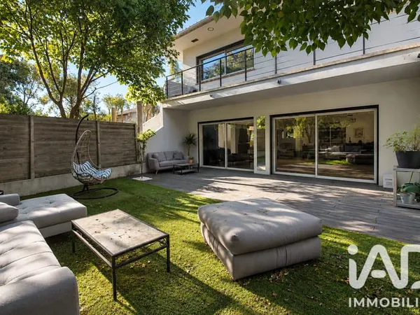 Maison 4 pièces 235 m²