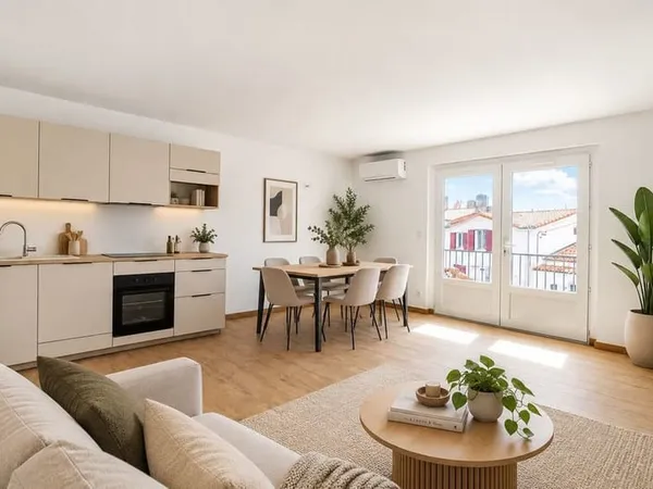 ROYAN CENTRE-VILLE  T2 ENTIÈREMENT RÉNOVÉ AVEC BALCON