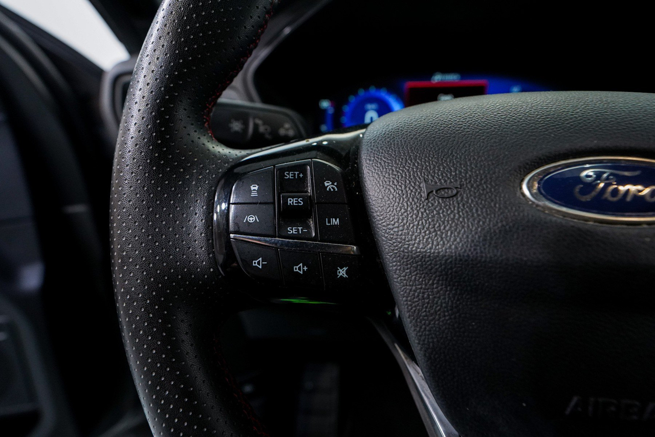 Ford Kuga — photo 21