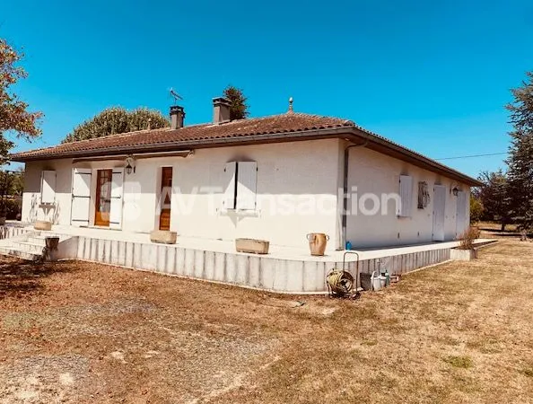 Maison traditionnelle avec garage Saint Saturnin