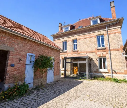 Maison 9 pièces 210 m²