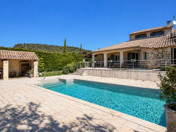 Propriété d'exception avec terrasses panoramiques et piscine da