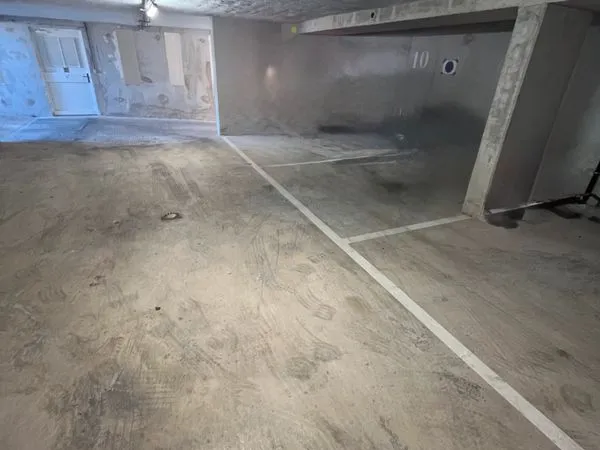 Loue emplacement stationnement