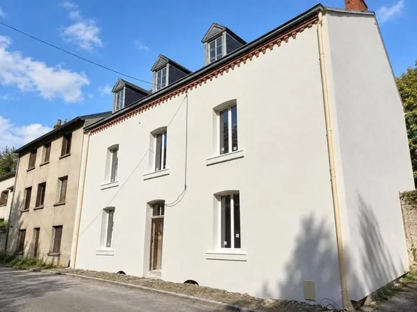 Maison de ville avec 2 appartements, grenier aménageable et petit extérieur  Aubusson (23200)