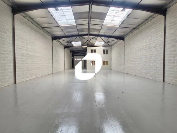 Local d'activité 389 m²