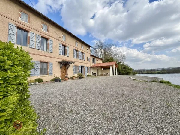 Maison Toulousaine du XVIe siècle en bord de Garonne