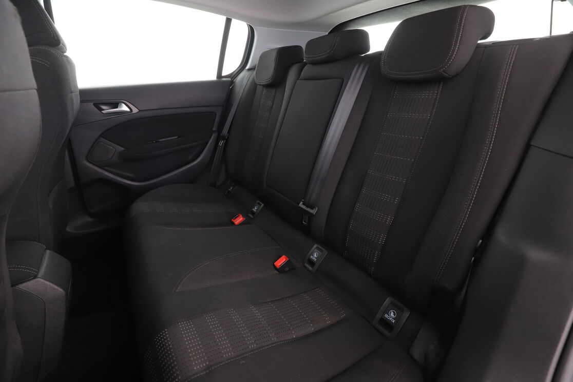 Peugeot 308 1.2 PureTech Allure EAT6 — photo 14