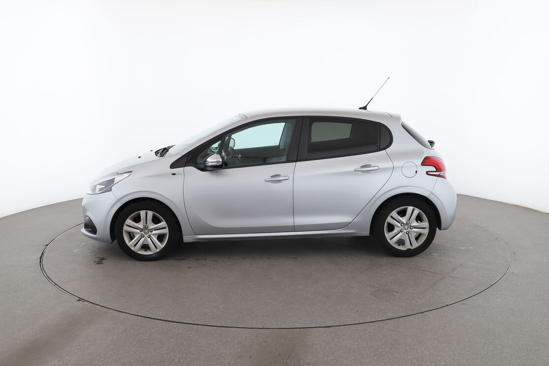 Peugeot 208 1.6 Blue-HDi Style — photo 2