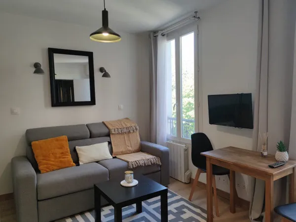 A VENDRE - STUDIO 2ème étage - 15,5 m²- refait à neuf et meublé