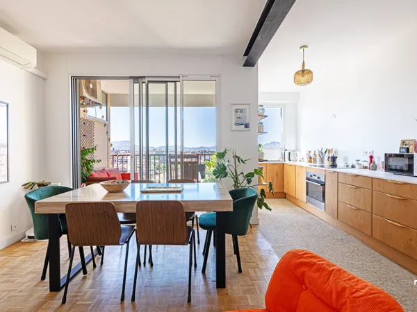 Vends appartement T3, dernier étage avec terrasse, 70m2 habitable