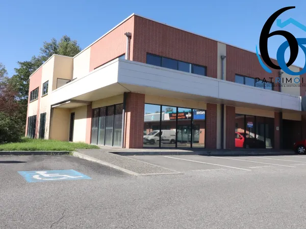 Local commercial 8 pièces 125 m²