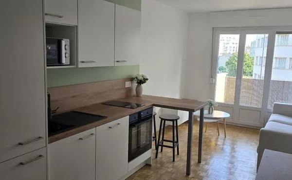 Chambre rénovée Gratte-Ciel  Métro 2 min  Balcon