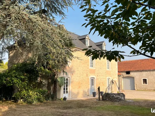 Serres-castet - belle ferme du xviie siecle, de pres de 300 m² habitables, avec piscine et vastes de