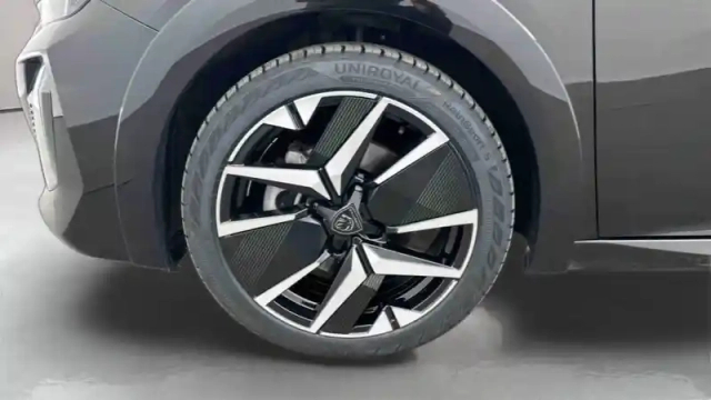 Peugeot 208 hybrid 145 ch e-dcs6 — photo 10
