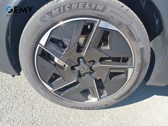 Peugeot 408 phev 225 e-eat8 — photo 11