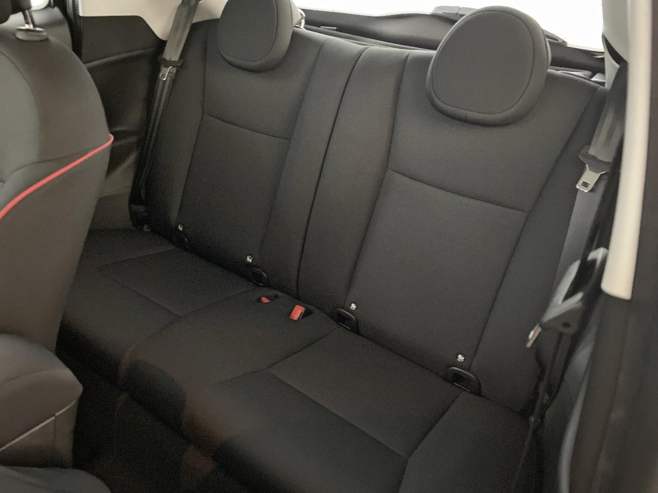 Fiat 500 3+1 e 118 ch red — photo 10