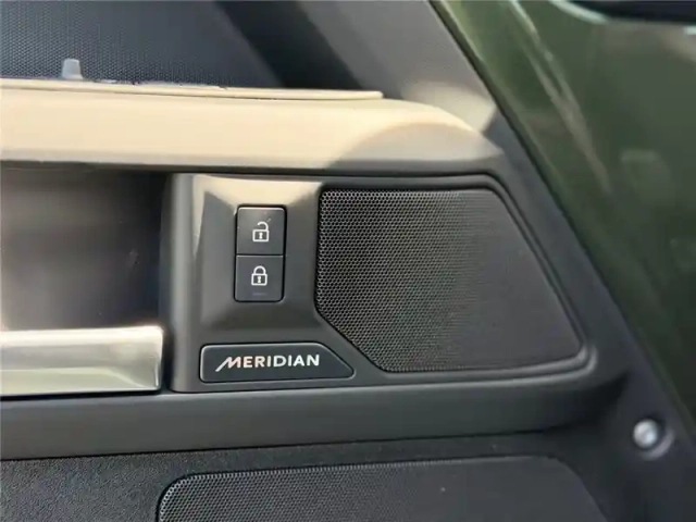 Land Rover Defender 110 phev — photo 61
