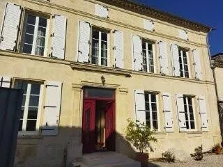 Maison 7 pièces 765 m²