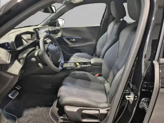 Peugeot 2008 hybrid 145 e-dcs6 — photo 11