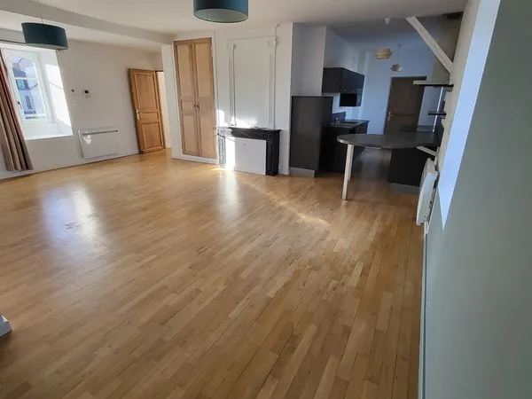 Appartement 3 chambres - Dernier étage - Ascenseur privatif - Vue Mayenne
