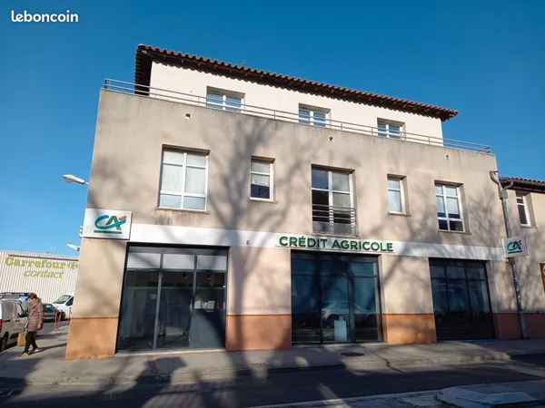 Grand local professionnel de 260 m2