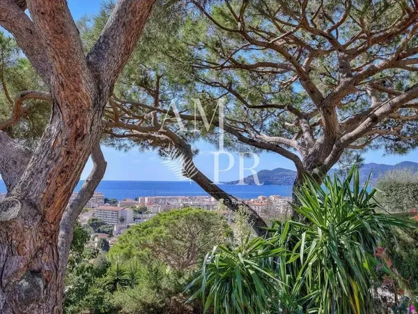 Villa 7 pièces 232 m²