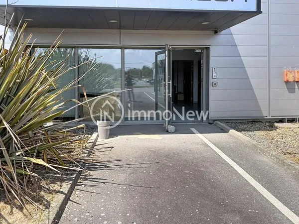 LOCAL COMMERCIAL - PROFESSIONNEL - A LOUER 88m2