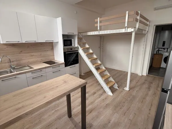 Studio rénové avec mezzanine