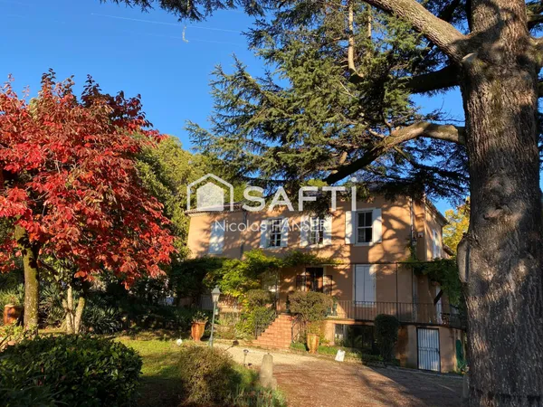 Maison de maitre de 240m2 + 40m2 sur 2858m2 de terrain arboré et entretenu
