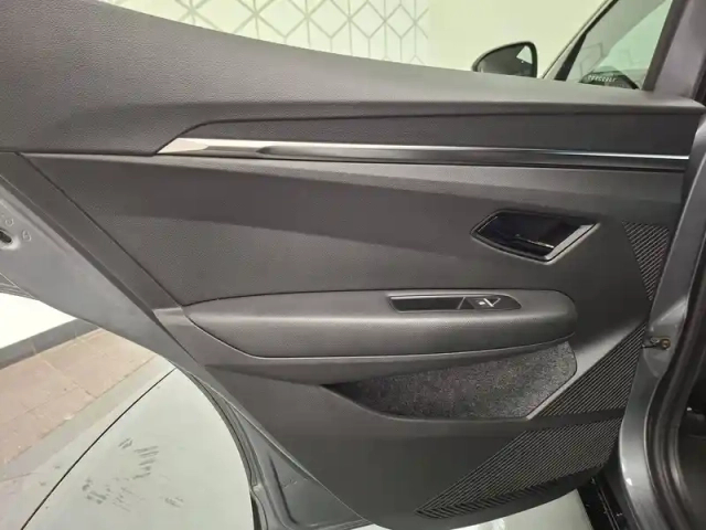Renault Megane e-tech ev60 220 ch super charge — photo 23