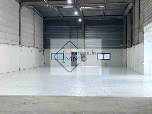 Local d'activité 1 270 m²