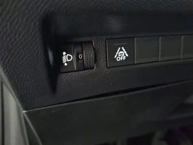 Peugeot 208 puretech 100 s&amp;s bvm6 — photo 33