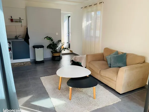 Location T2 meublé 32 m² avec terrasse privative et parking