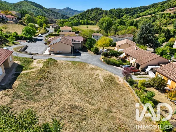 Terrain 749 m²