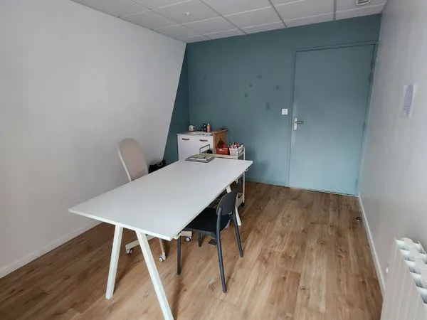 Bureau / pièce à louer