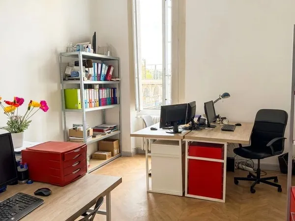 Postes de bureau en coworking - avenue Feuchères, Nîmes