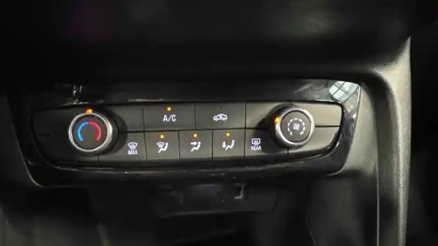 Opel Corsa 1.2 75 ch bvm5 — photo 13