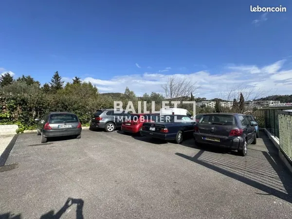 Local 67 m² Mougins
